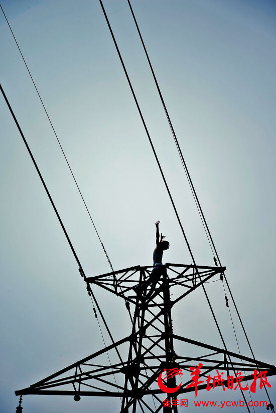 佛山男子高压线塔上跳劲舞 听闻 去唱K 获救(图