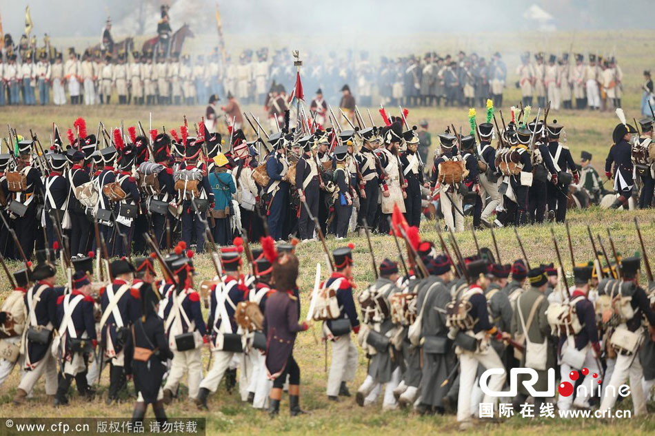 德国6000民众重现经典战争场面 纪念莱比锡战役200周年(高清组图)_资讯频道_凤凰网