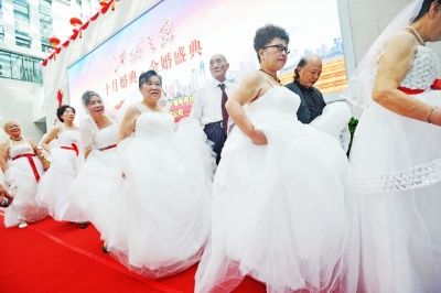 银婚婚纱照_25年银婚图片(3)