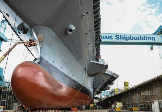 世界最强航母下水 将成中国自主航母技术标杆(图)_资讯频道_凤凰网