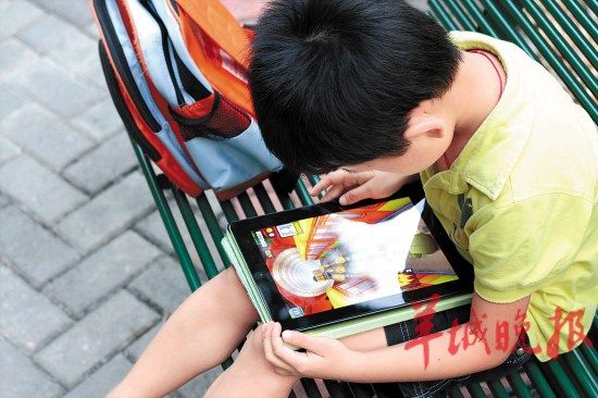 广州半数小学生刷微博玩微信 网游易引发代际