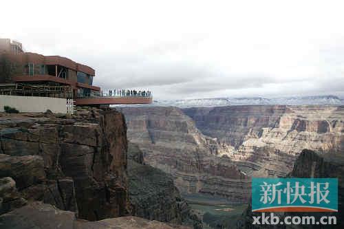 州政府垫钱 自由女神像上岗