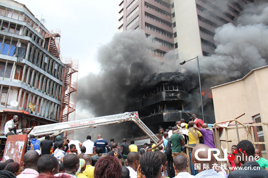尼日利亚拉各斯一商贸大楼发生火灾 中国商铺