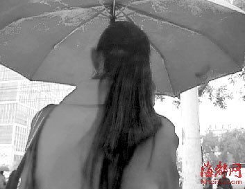 郑州女子独行遭男子尾随图片