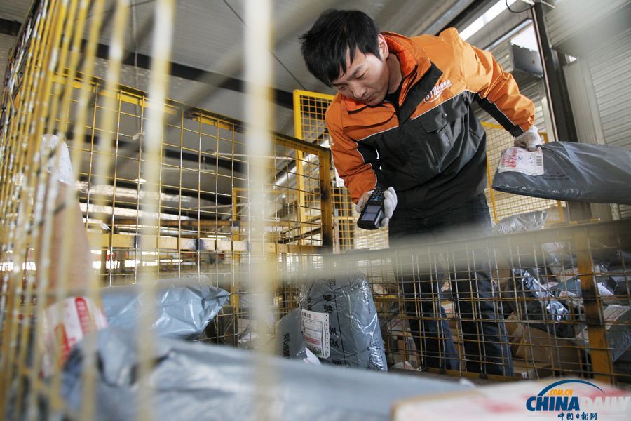"双十一"电商促销日 探访快递公司业务激增图片
