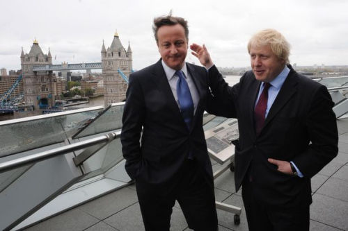 资料图:英国首相卡梅伦与伦敦市长约翰逊(右边).