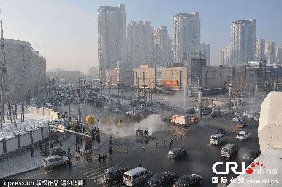 哈尔滨供暖管线爆裂喷水10余米(高清组图)|供热