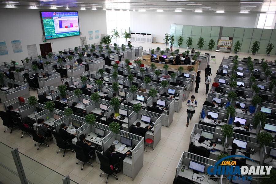 春运高峰期话务量飙升 北京12306订票中心设