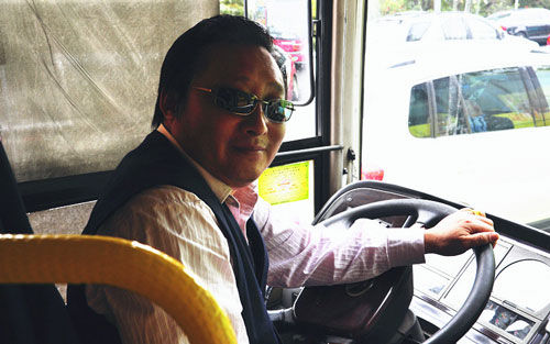 深圳公交车司机:将乘客平安送达是一种享受|公