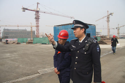 北京空气重污染黄色预警 城管部门开展工地全