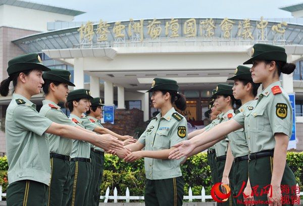 海南<em>武警女兵</em>执勤博鳌 成靓丽风景线|执勤|<em>女兵</em>