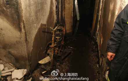 上海居民楼大火追踪:起火房屋90平米群租10人