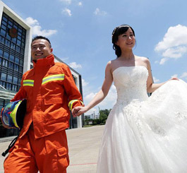 消防员许昊然与爱人即将跨入婚姻殿堂