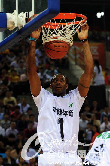 高清:美国篮球传奇巨星深圳站 八一74 77负美国