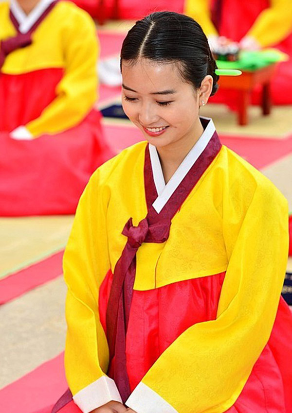 中国少女穿韩式传统服装体验韩国成年礼(组图)
