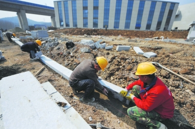 　　南京西天寺新殡仪馆正在紧张建设中。刘浏摄