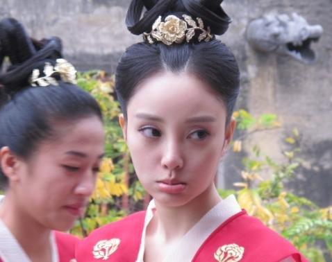 对于收视一路飙升的《美人天下》,李小璐更是放出狠话"一步火就步步火