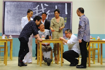 回忆懵懂初恋、儿时游戏以及年轻时干过的糗事.据悉,影片将高清图片