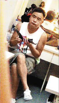 陈升吃粽夺金曲奖 淡定骑自行车离场(图)_音乐频道_凤凰网