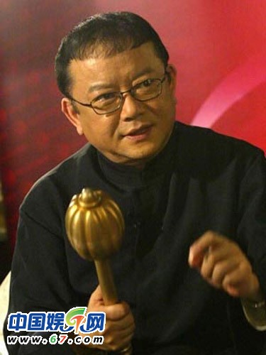 　　王刚