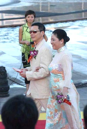 揭向氏兄弟背后女人:张玉珊自创公司市值4亿多