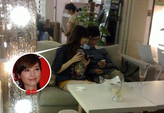 金莎与神秘男子喝甜品互看手机疑似恋情曝光