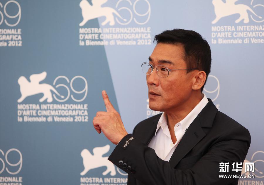 中国香港演员梁家辉亮相威尼斯电影节。