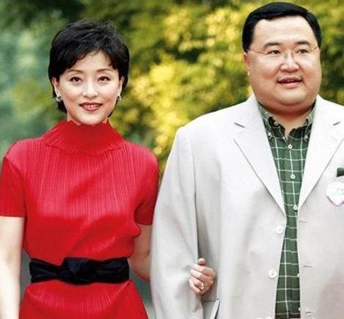 　　杨澜再婚不仅得到丈夫，还获得财富