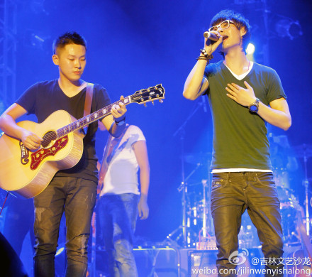 中国好声音梁博夺冠“梁博他爸是谁”