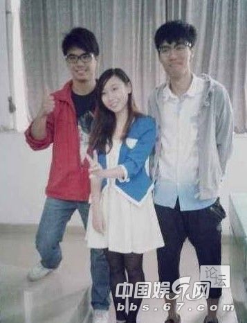<em>90后美女</em>老师张骁走红网络 素颜美照大曝光(图