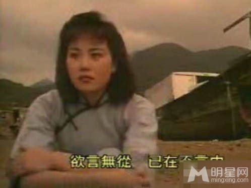 　　王菲当年演戏还是一副稚嫩的样子