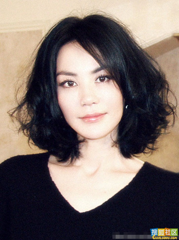 　　总排名第三 王菲 2010天后强势复出，13场个唱场场爆满、一票难求。
