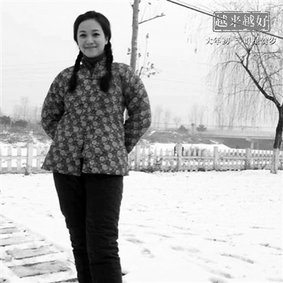 徐静蕾在微博发布自己的村姑造型。
