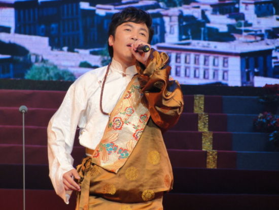 藏族歌手索朗扎西现场助阵