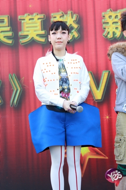 吴莫愁获封"全球最美新人 与哈林雷照曝光