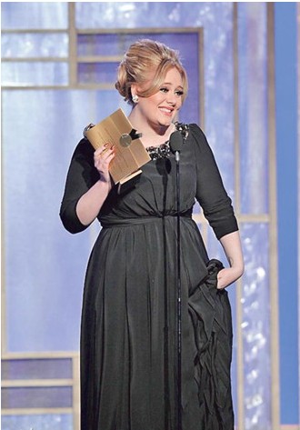 阿黛尔,以一身黑衣上台领取金球最佳主题曲奖,她自曝怀孕期间入录音室