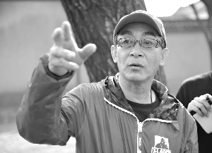 　　六小龄童接受快报记者专访，表露真性情