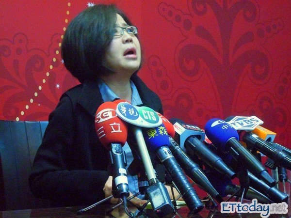 台湾知名女主持遭丈夫炮轰:事业是睡来的!