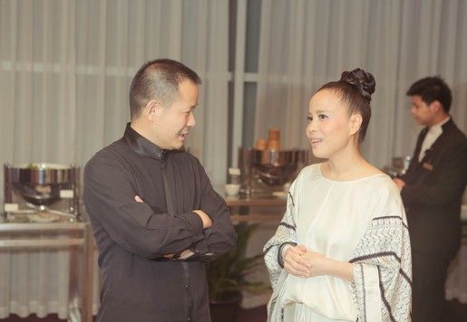 朱哲琴与演出邀请方证大集团董事长戴志康