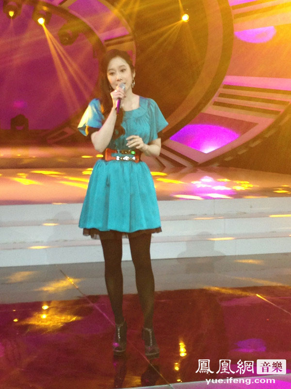 许慧欣录制年代秀含泪自曝清苦时光