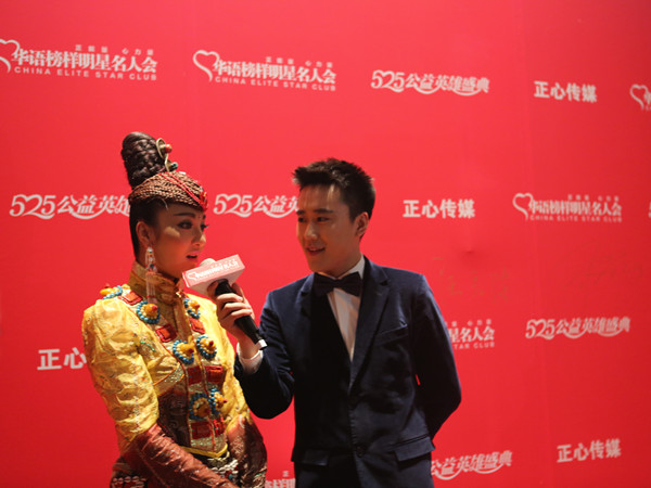 李玲玉陶虹旺姆红毯斗艳 容中尔甲敬佩成龙公益精神