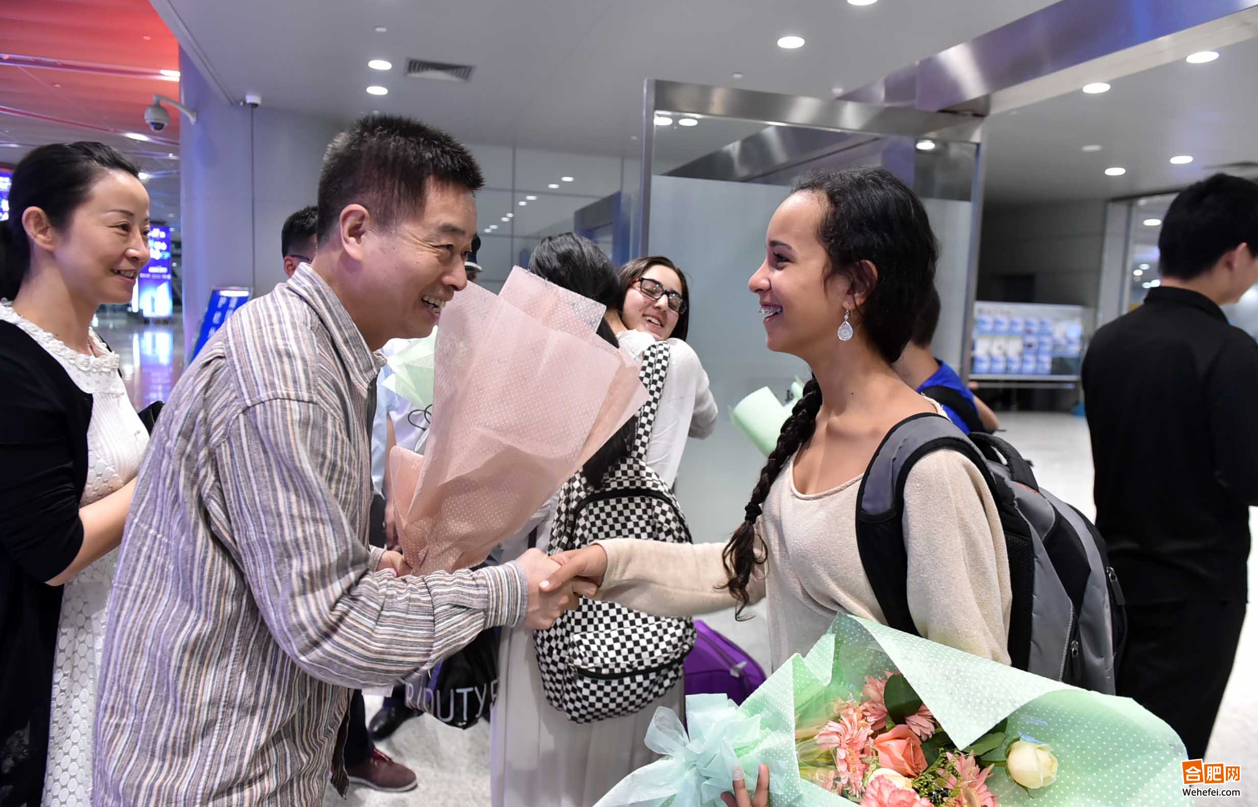 合肥小伙伴带鲜花迎接以色列小客人