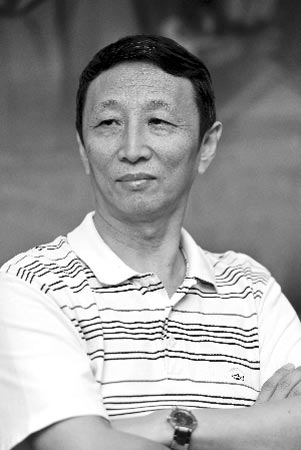 萧锋炮轰电视剧行业职业操守差:导演为赶场不做后期