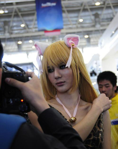 北京车展上演"伪娘"闹剧 遭保安驱赶