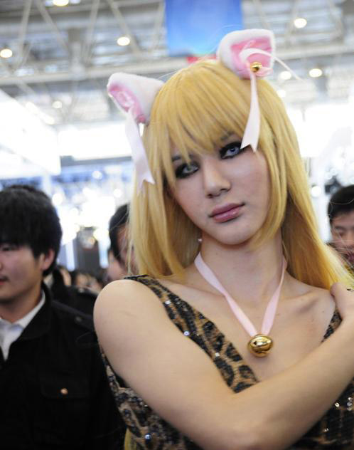 北京车展上演"伪娘"闹剧 遭保安驱赶