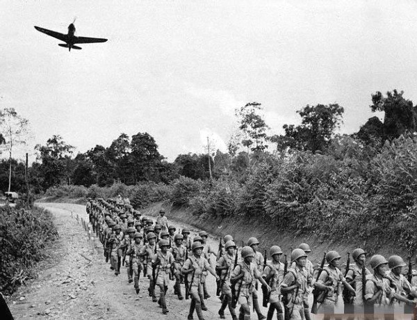 二战期间中国远征军退出缅甸 伤员不愿受辱自焚殉国