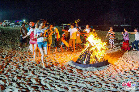 海滩篝火晚会