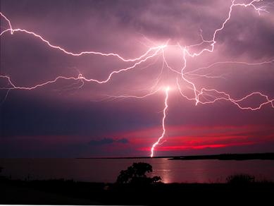 印尼爪哇茂物每年打雷300天的世界雷都