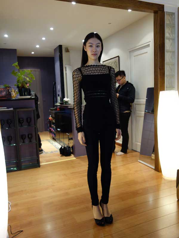 独家跟拍华裔设计师刘芳为大秀挑选模特