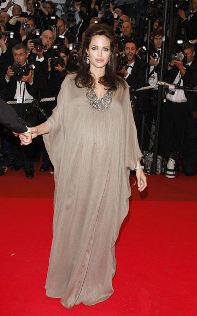 83岁金融巨鳄娶42岁新娘天价婚纱引关注